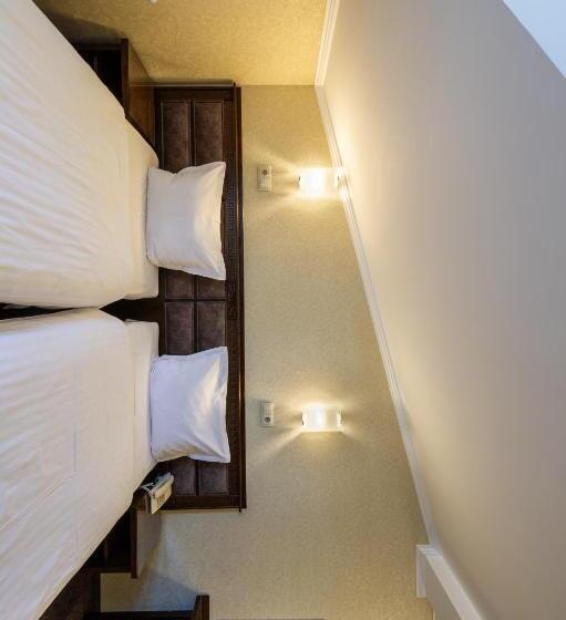 اتاق اکونومی, Avalon Palace