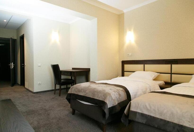 اتاق کلاس بیزنس, Avalon Palace