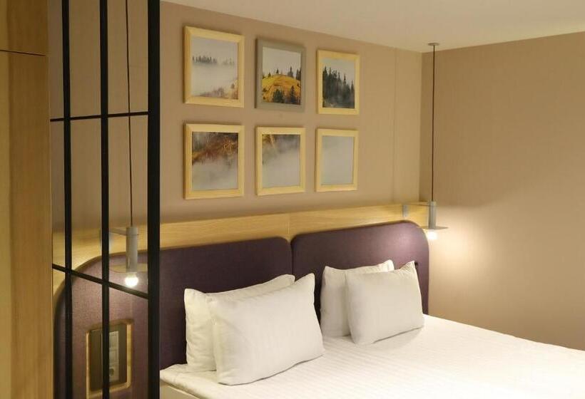 اتاق لوکس با بالکن, Bukovel