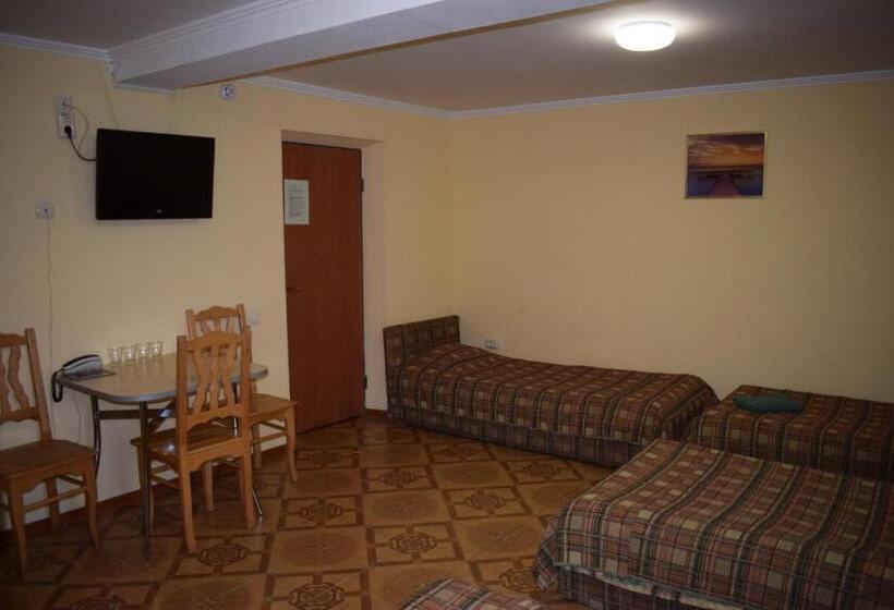 اتاق استاندارد چهار تخته, Desna Kut