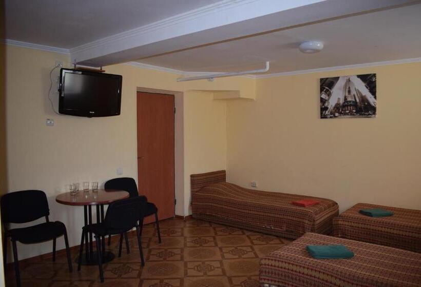 اتاق استاندارد چهار تخته, Desna Kut