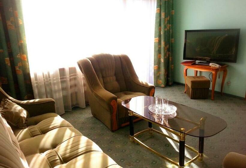 سوییت جونیور با بالکن, Complex Druzhba