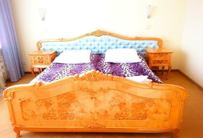 سوییت جونیور با بالکن, Complex Druzhba