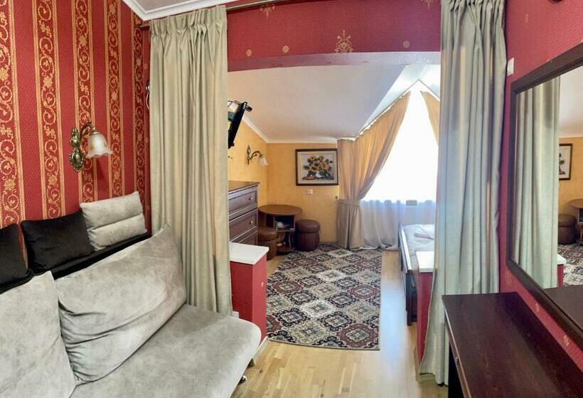 اتاق سوپریور, Near The Lake