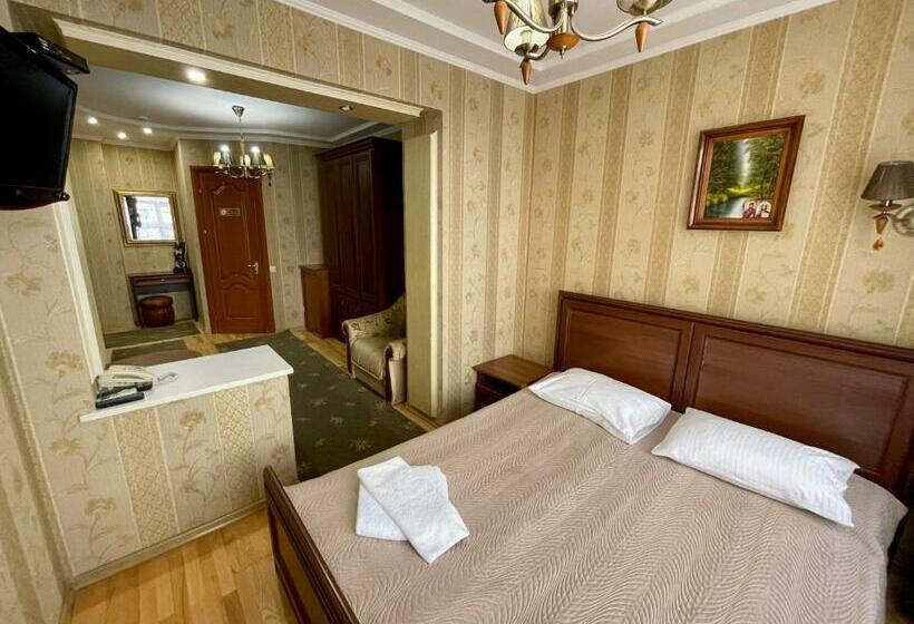 اتاق استاندارد, Near The Lake