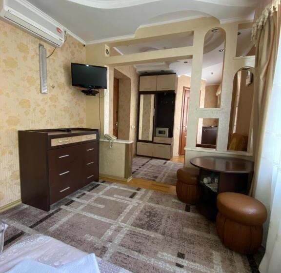 اتاق استاندارد, Near The Lake