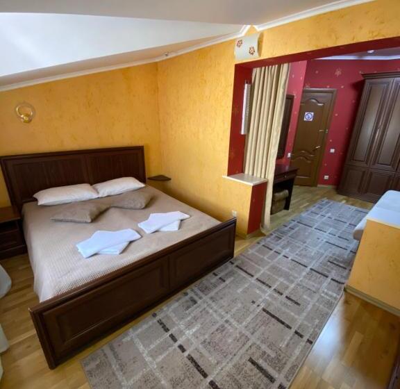 اتاق سوپریور, Near The Lake