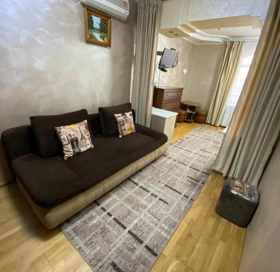 اتاق سوپریور, Near The Lake