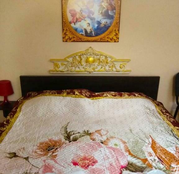 اتاق اکونومی, Old Castle