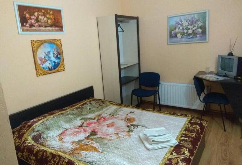 اتاق اکونومی, Old Castle