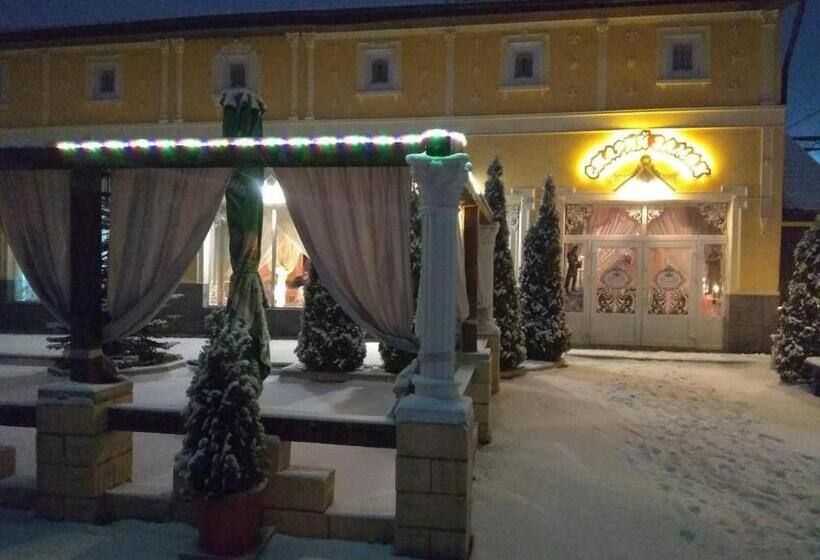 اتاق ساده سه نفره, Old Castle