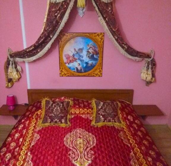 اتاق استاندارد چهار تخته, Old Castle