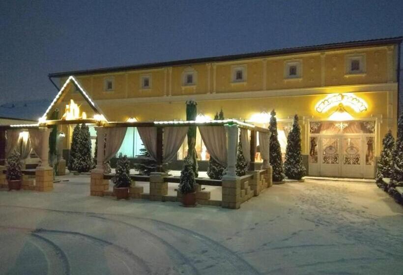 اتاق استاندارد چهار تخته, Old Castle