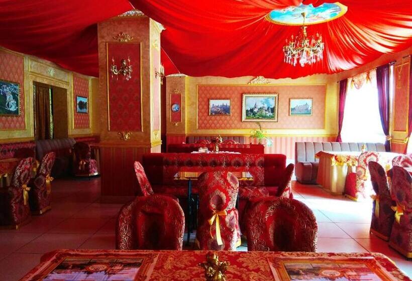 اتاق استاندارد چهار تخته, Old Castle