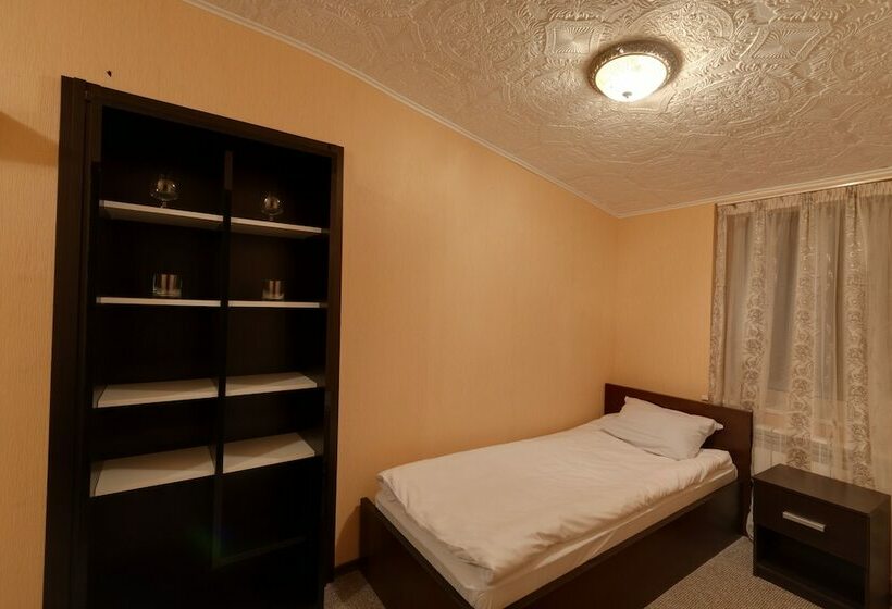 اتاق استاندارد یک نفره, Pokrovsky