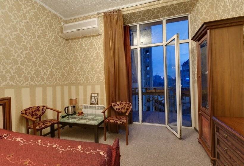 اتاق راحتی, Pokrovsky