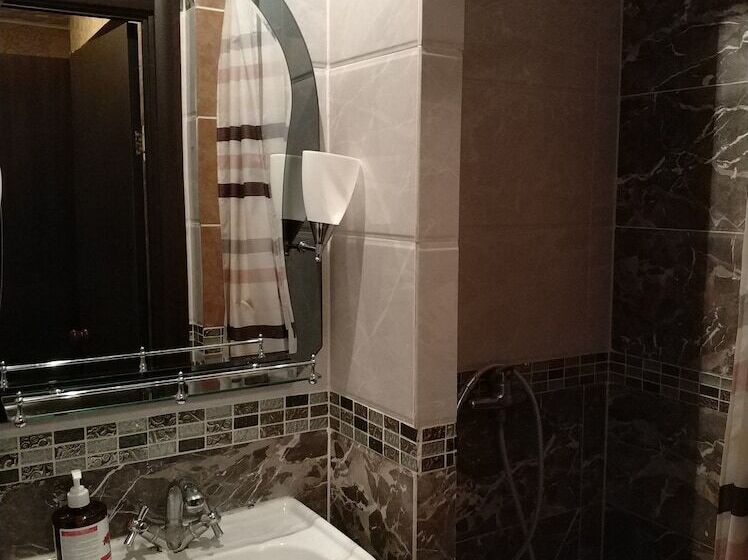 اتاق راحتی, Pokrovsky