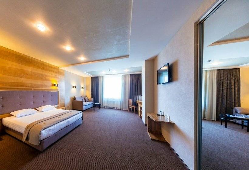 جناح جونيور, Zagrava