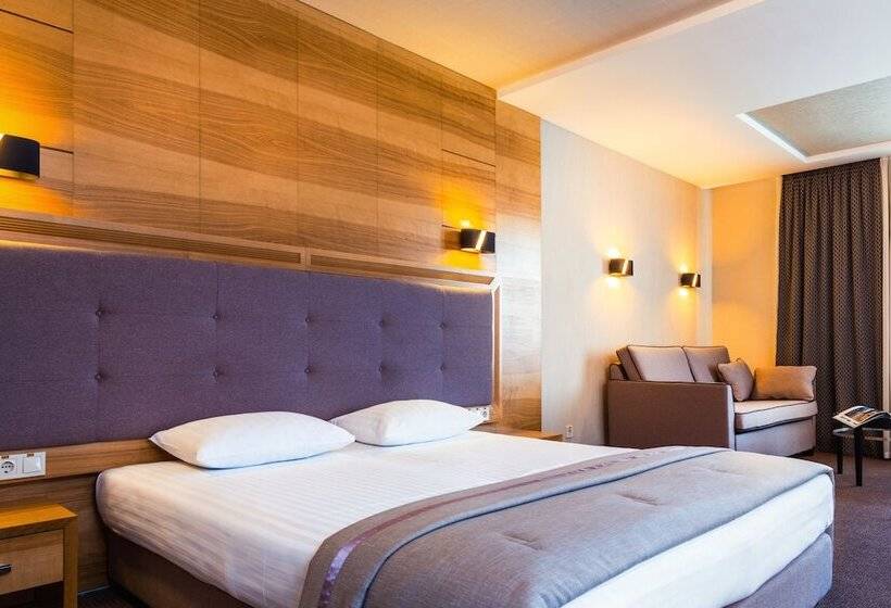 جناح جونيور, Zagrava