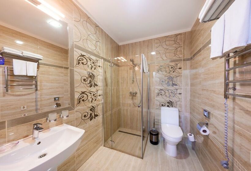 جناح جونيور, Zagrava