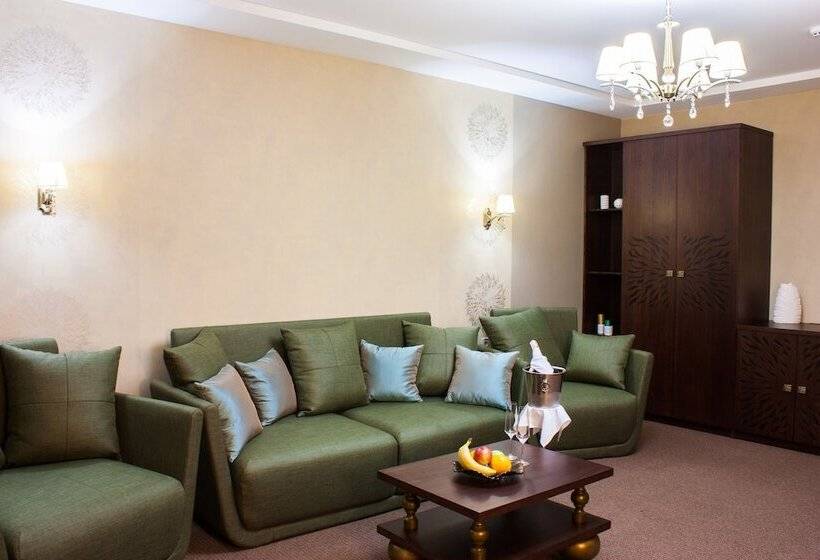 جناح كومفورت, Zagrava