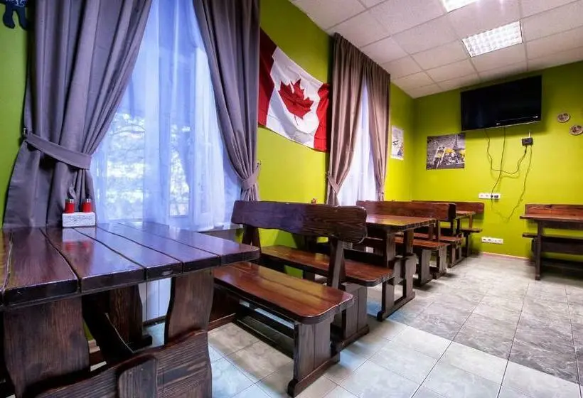 تختخواب در اتاق مشترک, Pallet Hostel