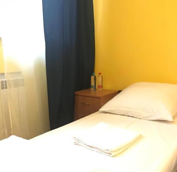 اتاق استاندارد, Pallet Hostel