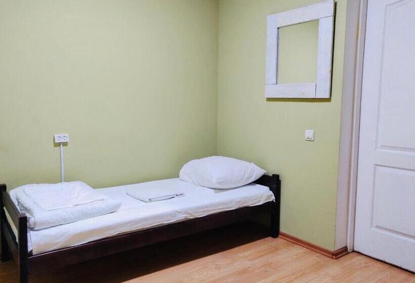 اتاق استاندارد یک نفره, Pallet Hostel