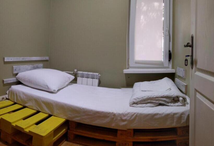 اتاق استاندارد یک نفره, Pallet Hostel