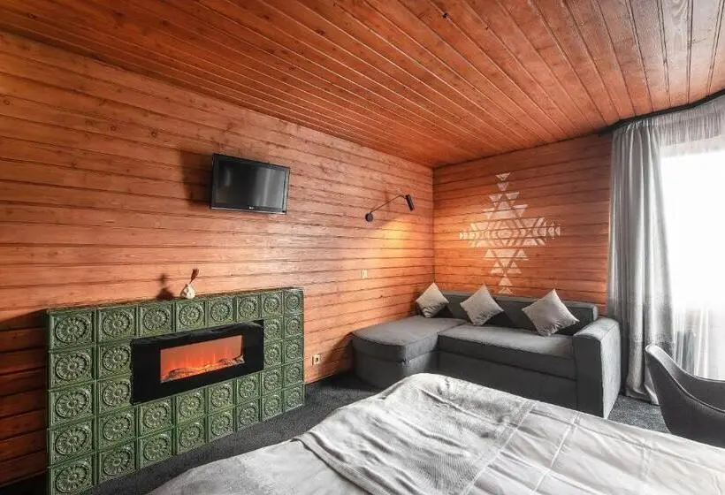 اتاق استاندارد سه تخته با بالکن, Stara Pravda Hotel   Vykrutasy
