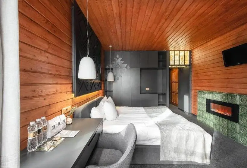 اتاق استاندارد سه تخته با بالکن, Stara Pravda Hotel   Vykrutasy