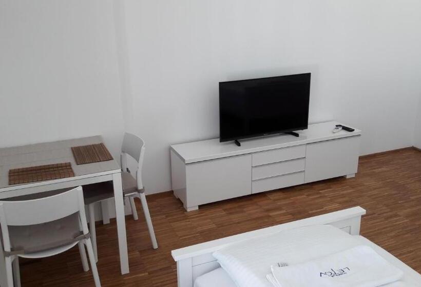 غرفة ديلوكس, & Hostel Letov