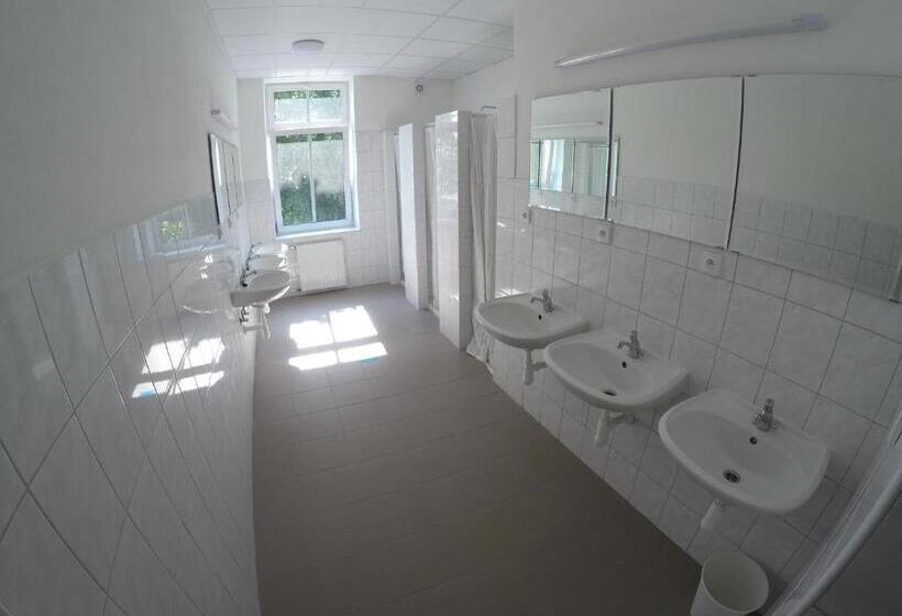 חדר סטנדרט לשלושה עם חדר אמבטיה משוף, Centrum Ubytování Břeclav