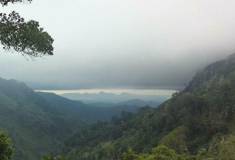 Deluxe Room with Balcony, Blue Ribbon Homestay