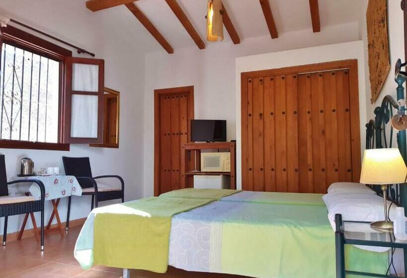 スタンダードルーム, Escuela La Crujía