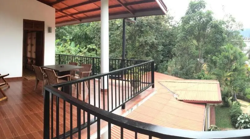Standard Kolmen Hengen Huone Parveke, Freedom Guest Inn Ella