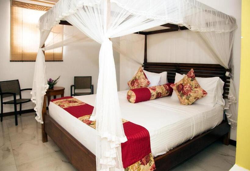 スーペリアールーム, Suriya Arana