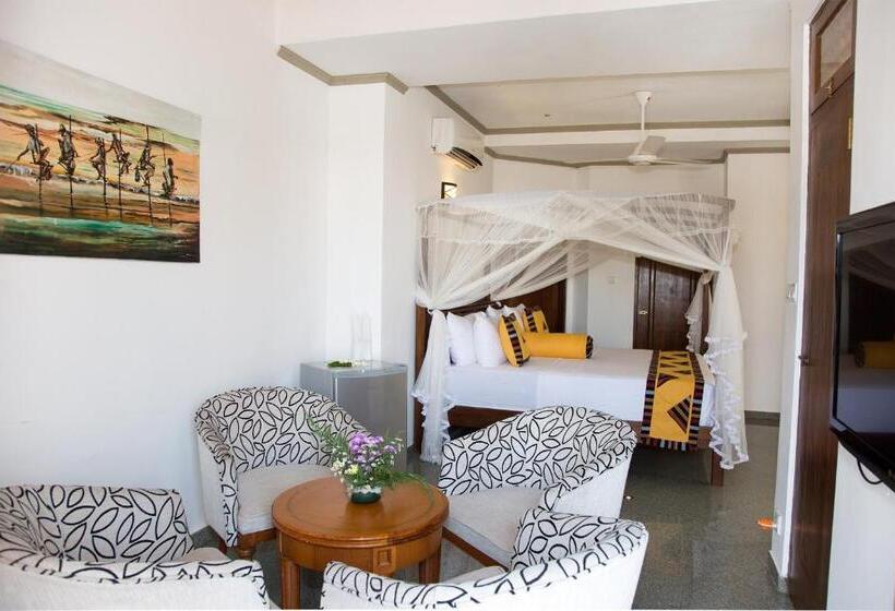 スイート(家族用), Suriya Arana