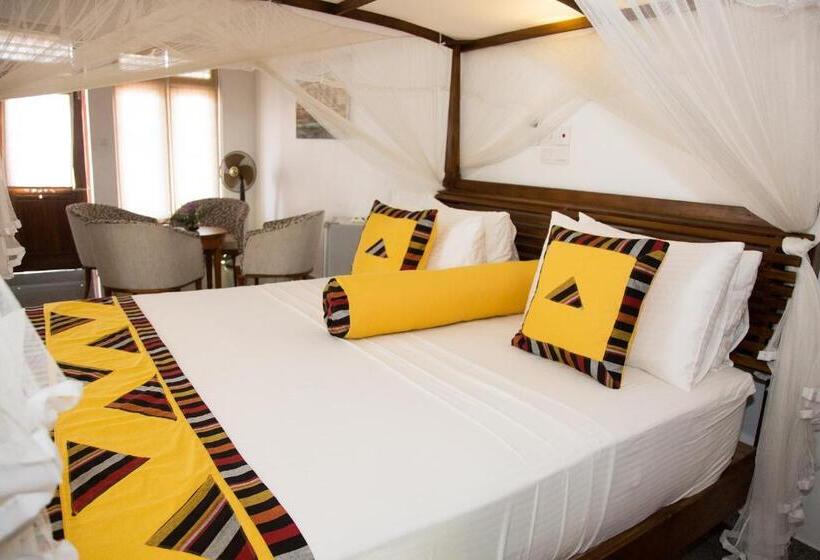 Family Suite, Suriya Arana