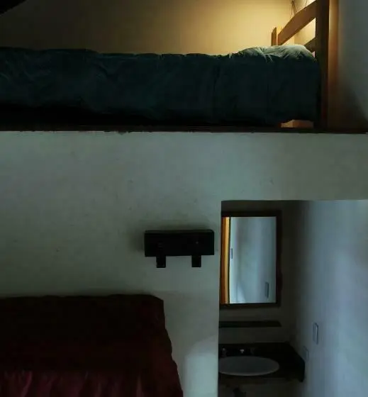 تختخواب در اتاق مشترک, Hostel La Angostura