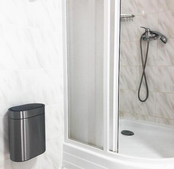 غرفة قياسية فردية, Bobr