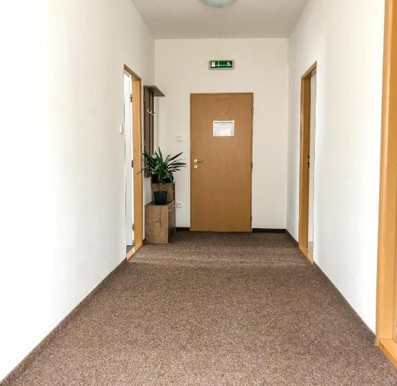 شقة غرفتين, Bobr