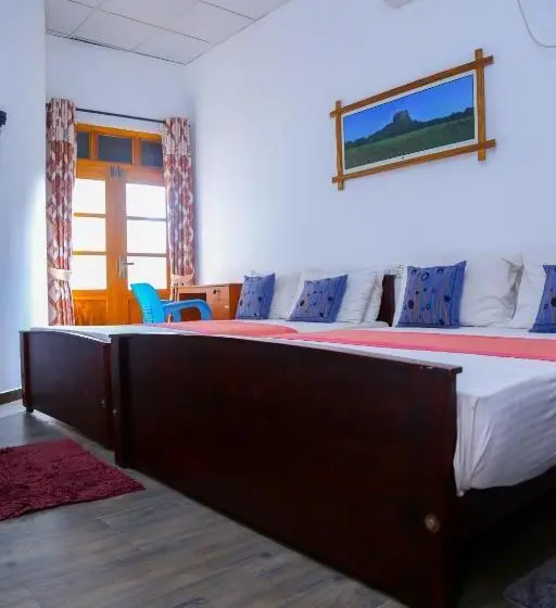 バルコニー付きスタンダードトリプルルーム, Canal Side Guest House Polonnaruwa