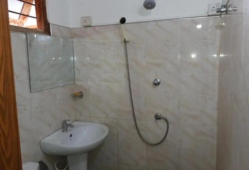 スタンダードルーム, Canal Side Guest House Polonnaruwa