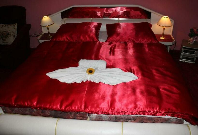 Standard Szoba, Corrado