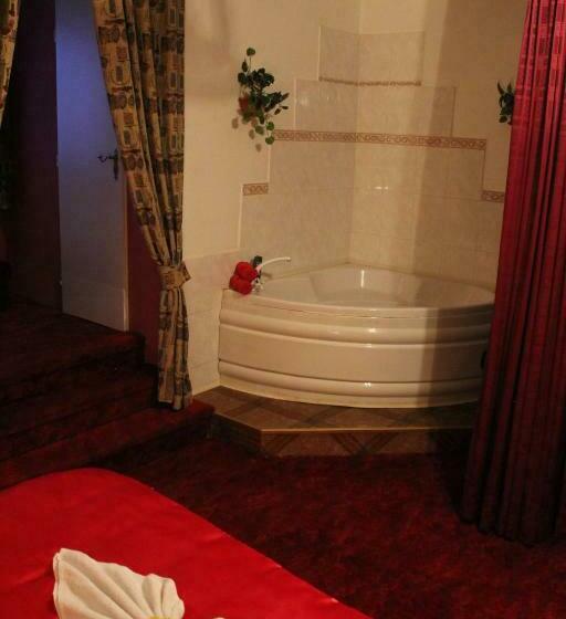 Standard Szoba, Corrado