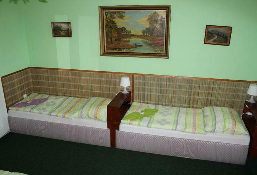 Négyágyas Standard Szoba, Corrado