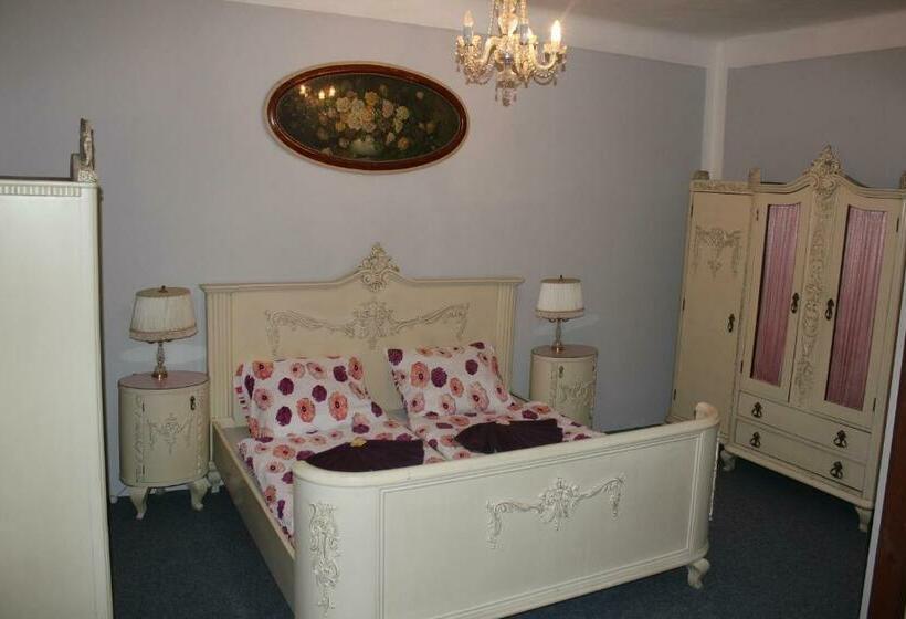 Standard Szoba, Corrado