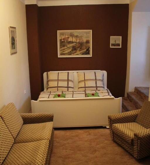 Standard Szoba, Corrado