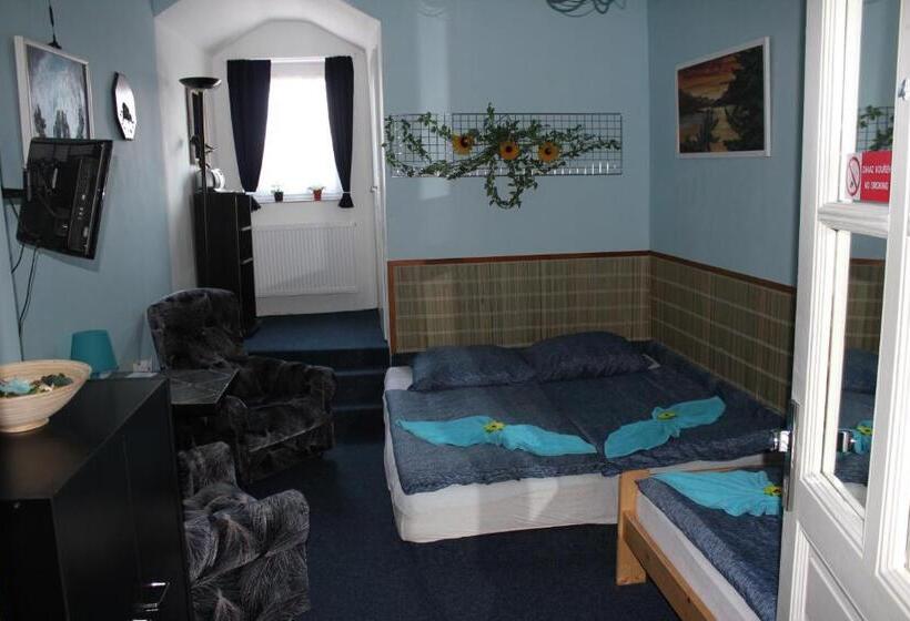 Háromágyas Standard Szoba, Corrado